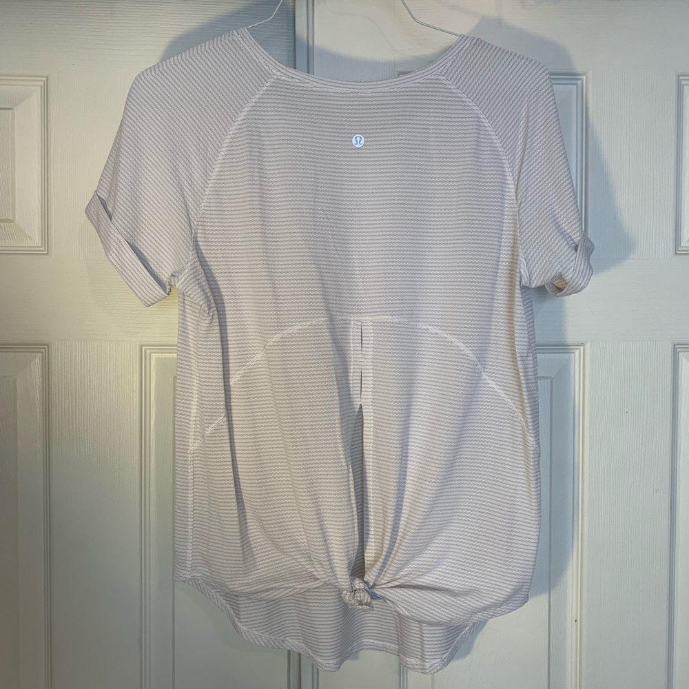 CUTE Lululemon White Tee Size 8